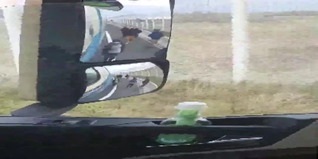 Migrants Force The Entrance Of A Truck And, Caught Being Filmed By A Driver, React Violently By Throwing Stones To Intimidate Him