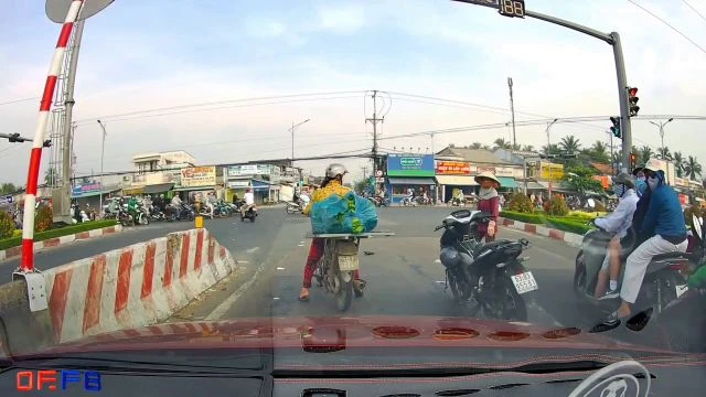 Biker Refuses To Wear A Helmet In Front Of A Policeman. It Turns Out He Was Hiding Drug In His Hat